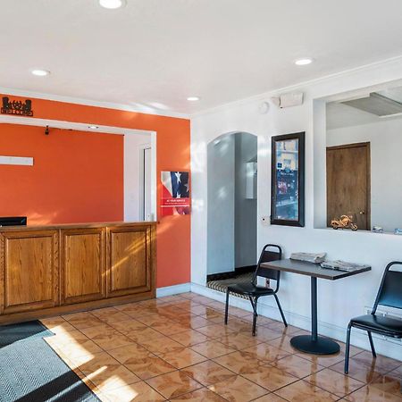 Oyo Townhouse Dodge City Ks Extérieur photo