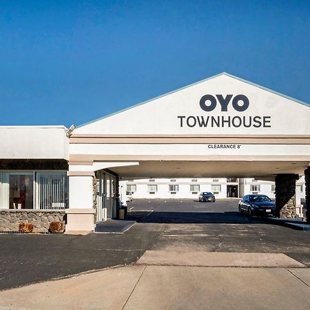 Oyo Townhouse Dodge City Ks Extérieur photo