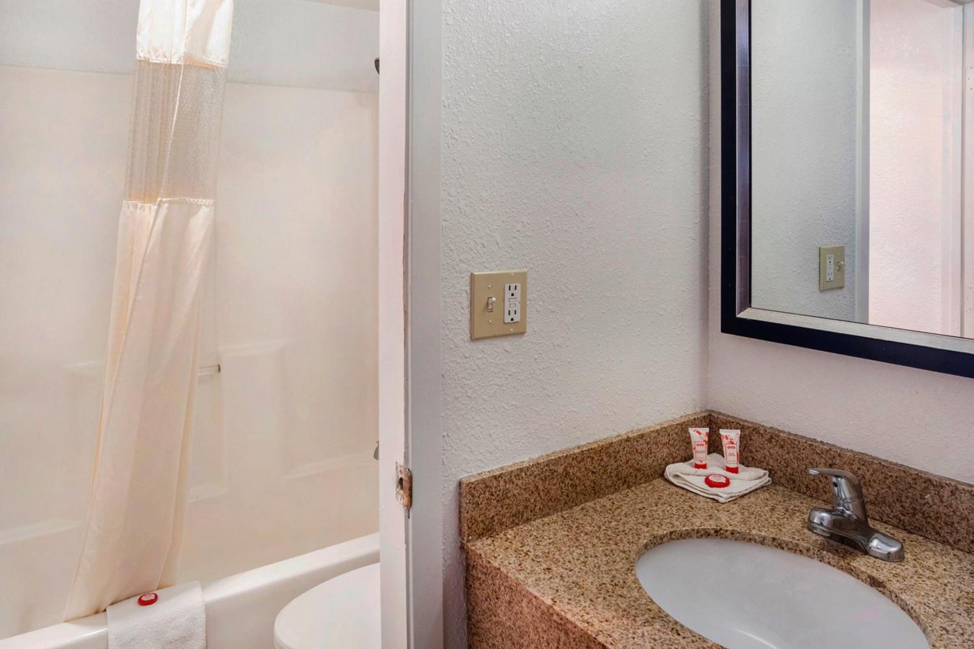 Oyo Townhouse Dodge City Ks Extérieur photo