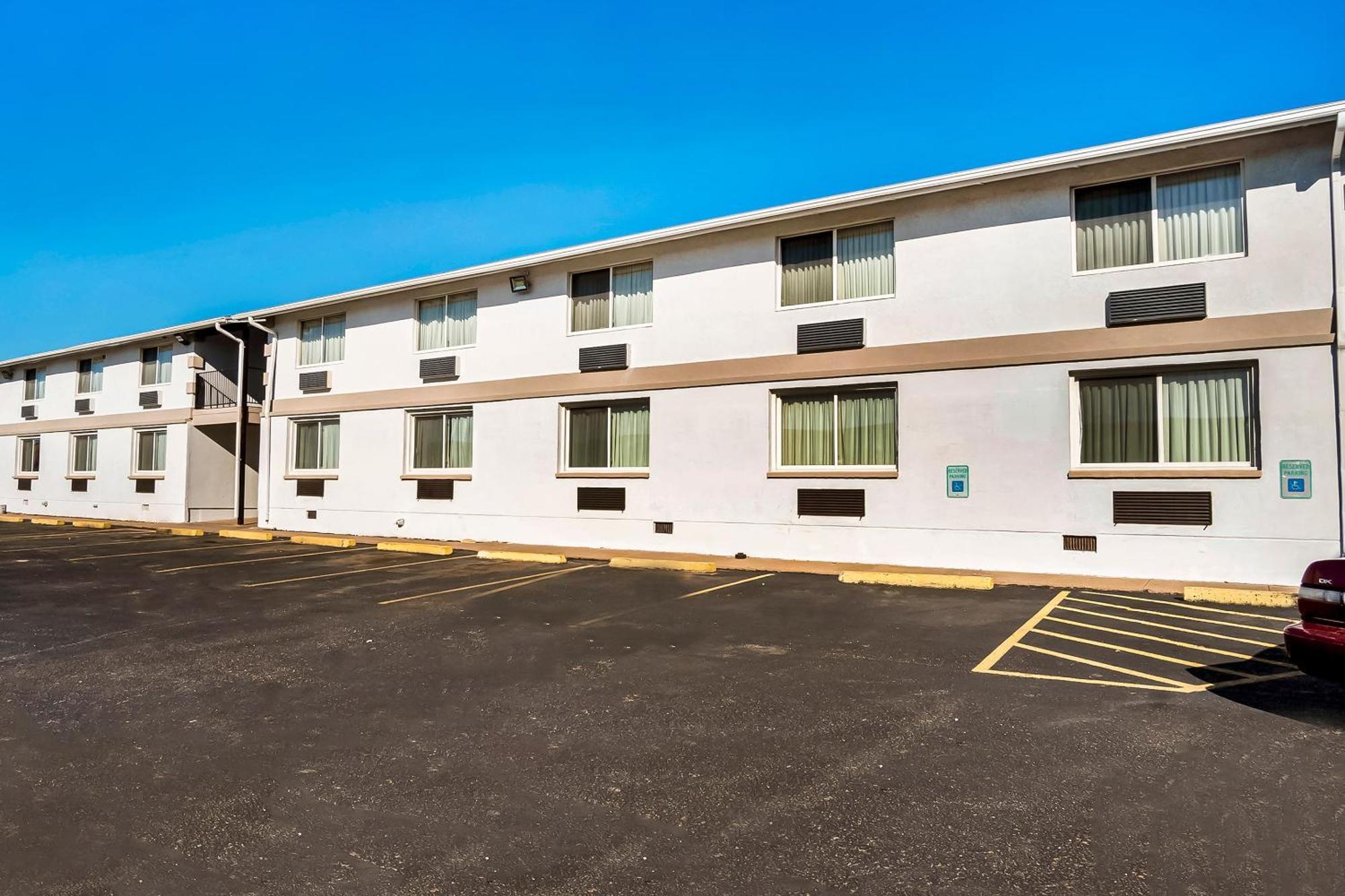 Oyo Townhouse Dodge City Ks Extérieur photo