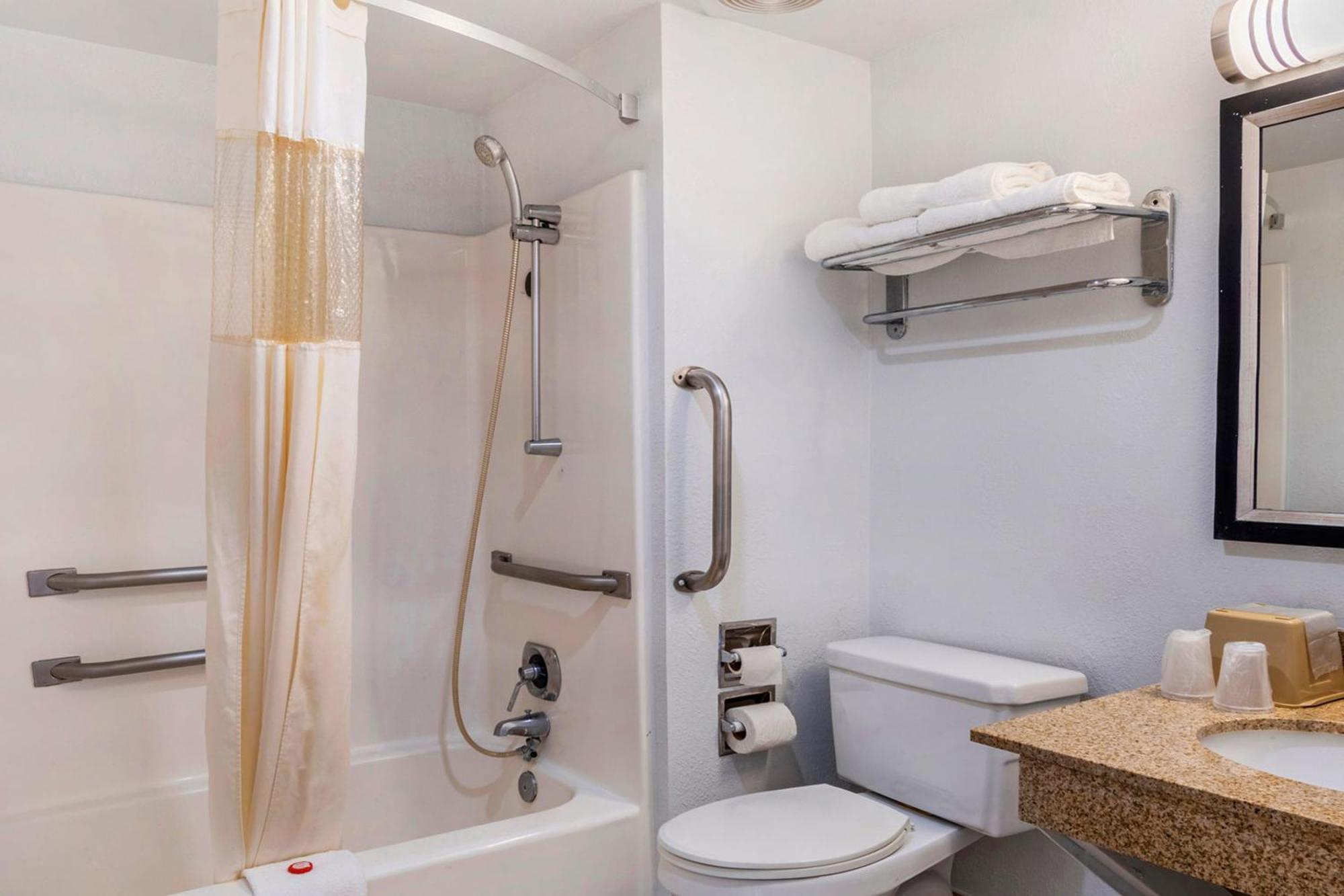Oyo Townhouse Dodge City Ks Extérieur photo