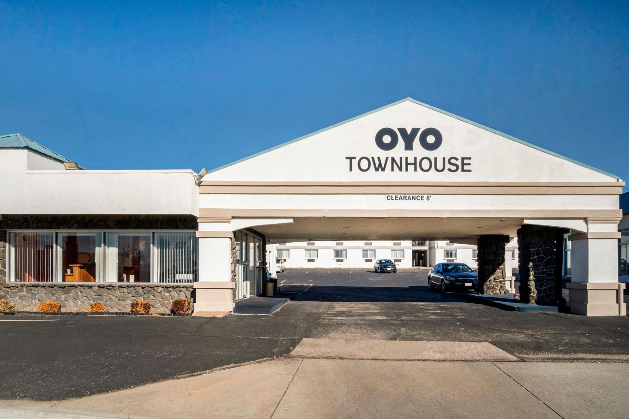 Oyo Townhouse Dodge City Ks Extérieur photo