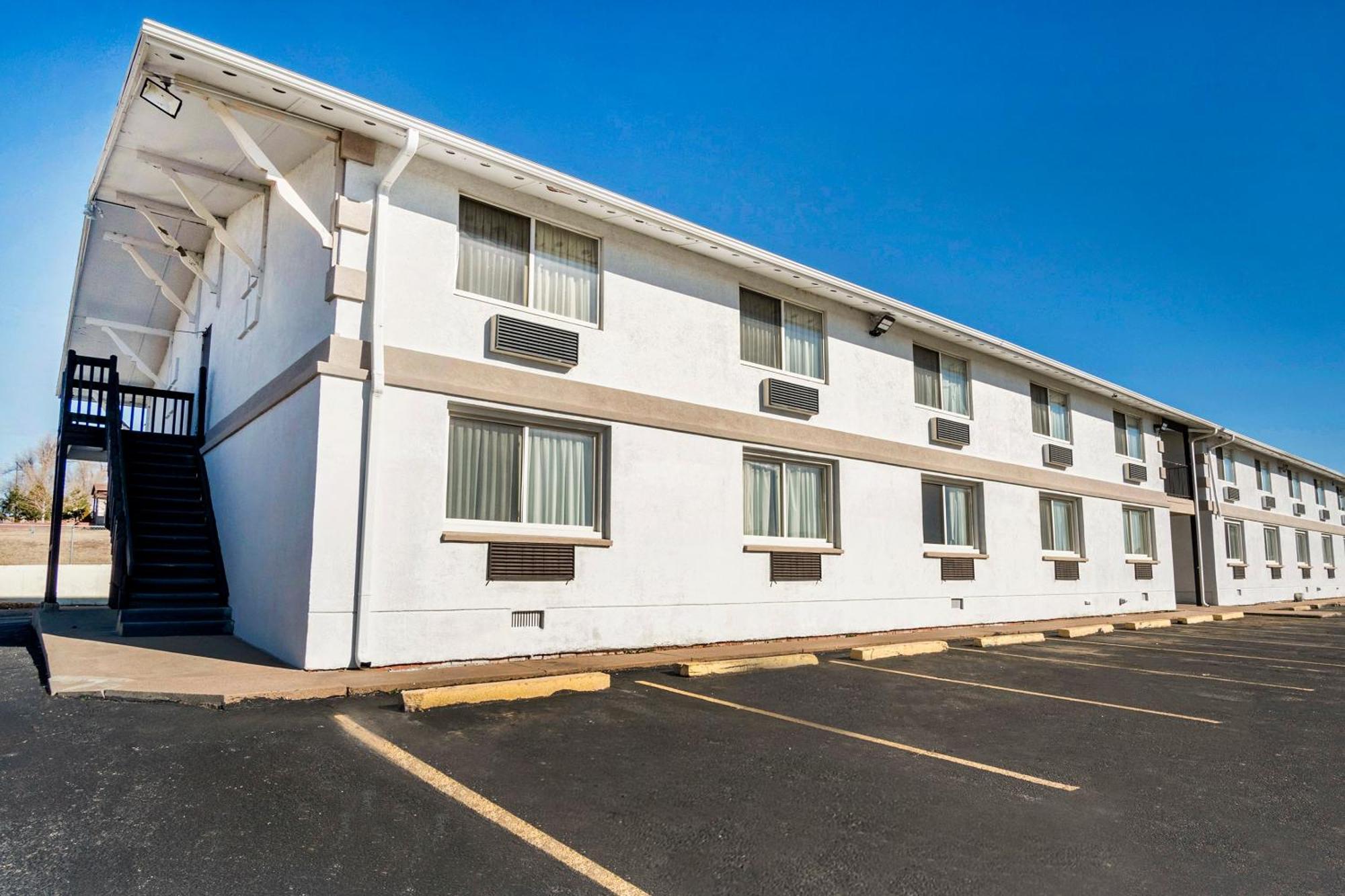 Oyo Townhouse Dodge City Ks Extérieur photo