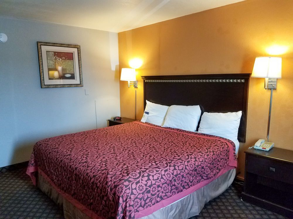 Oyo Townhouse Dodge City Ks Extérieur photo